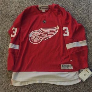 Youth size large/cl Detroit red wings jersey